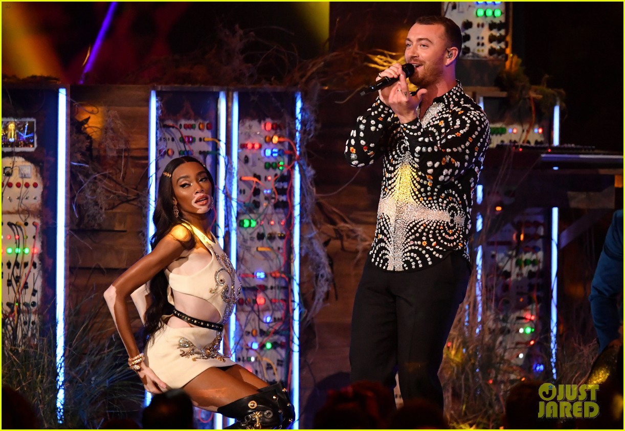 sam smith and calvin harris perform promises at brit awards 2019 074241757