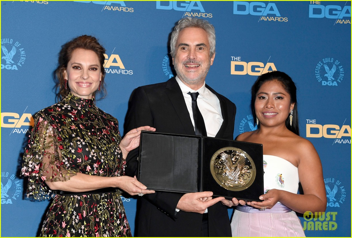 laura harrier topher grace support spike lee at dga awards 02