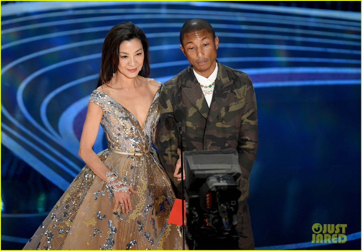 pharrell williams takes the stage in camo print at oscars 2019 104245891