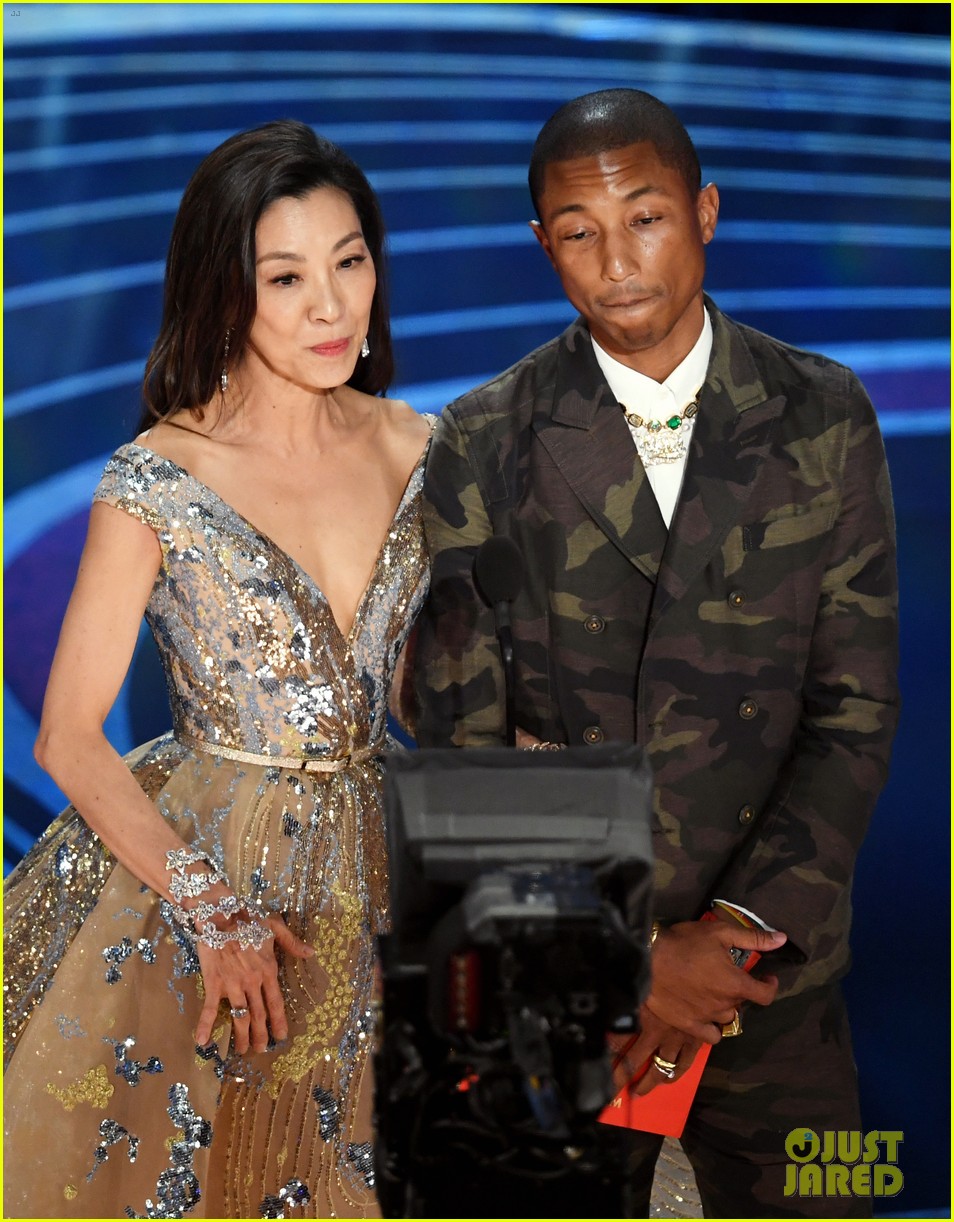 pharrell williams takes the stage in camo print at oscars 2019 144245895