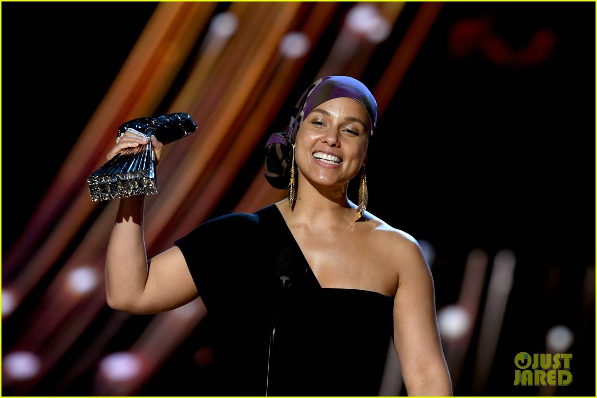 Alicia Keys Receives Innovator Award at iHeartRadio Music Awards 2019