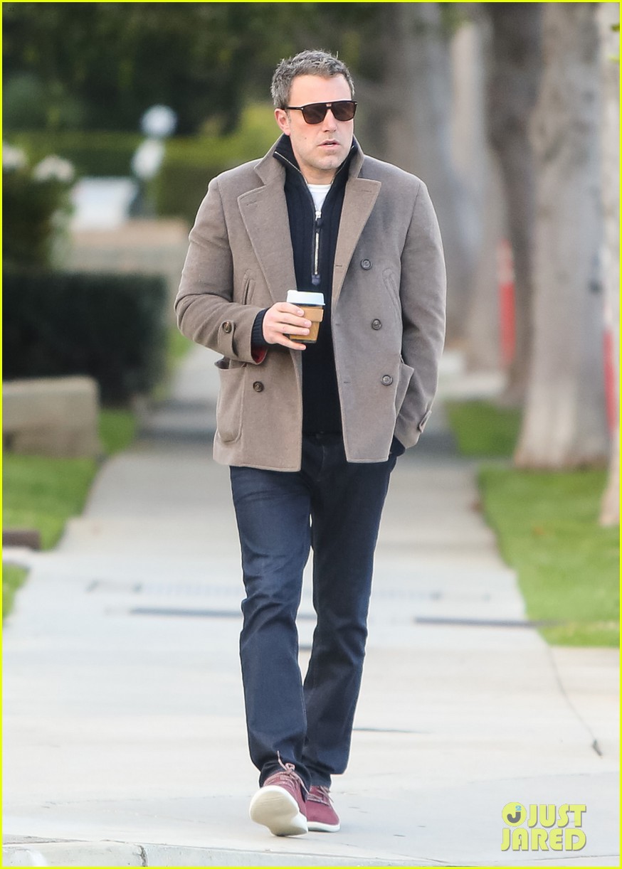 ben affleck steps out for coffee in la 034260145