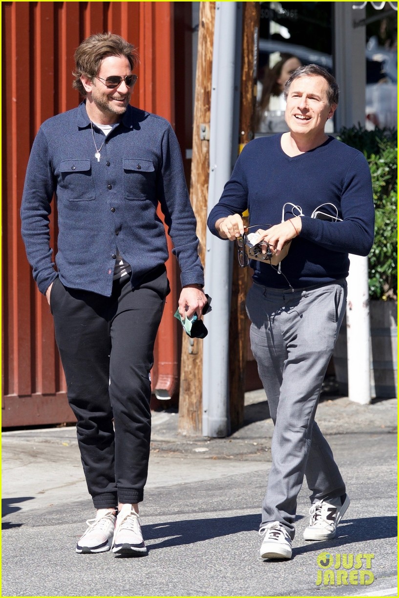 bradley cooper joins a friend for lunch 01