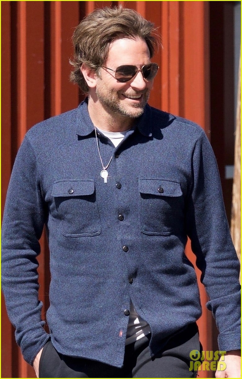 bradley cooper joins a friend for lunch 04