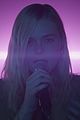 elle fanning sings robyns dancing on my own in teen spirit clip 04