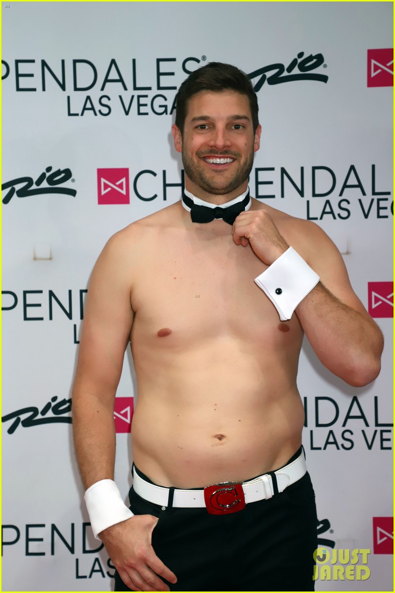 The Bachelorette's Garrett Yrigoyen Strips Down, Gives Becca Kufrin a