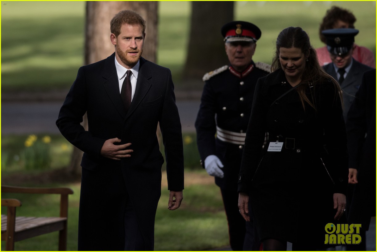 prince harry gives emotional tribute to duke at tunisia terror victims memorial 184251360