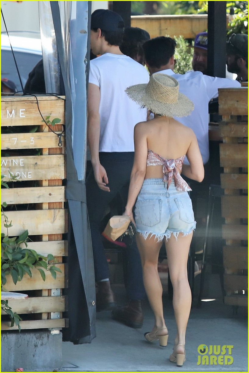 vanessa hudgens goes boho chic for lunch with austin butler 05