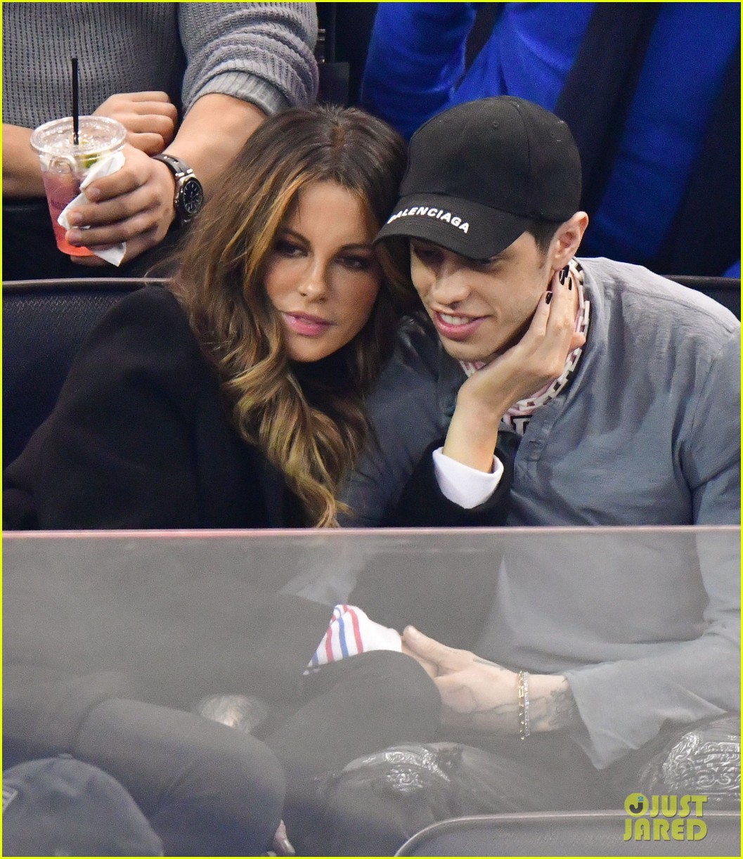 Pete Davidson & Kate Beckinsale Pack on the PDA at Hockey Game! Photo