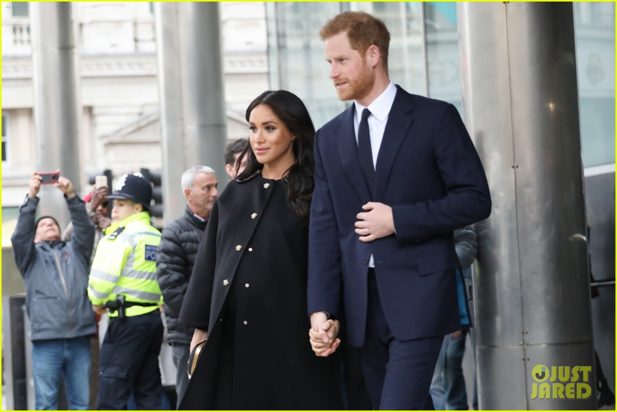 meghan markle prince harry pay respects 43