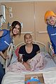 natalie portman visits childrens hospital los angeles 02