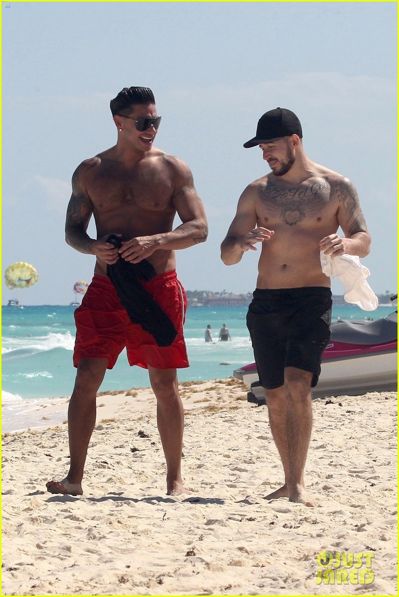 jersey shore pauly d vinny go shirtless in cancun 014260662