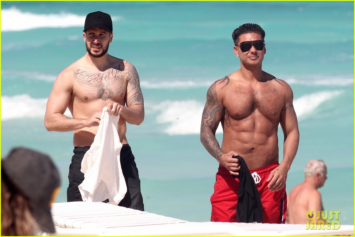 jersey shore pauly d vinny go shirtless in cancun 094260670