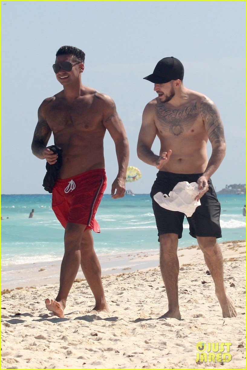 jersey shore pauly d vinny go shirtless in cancun 234260684