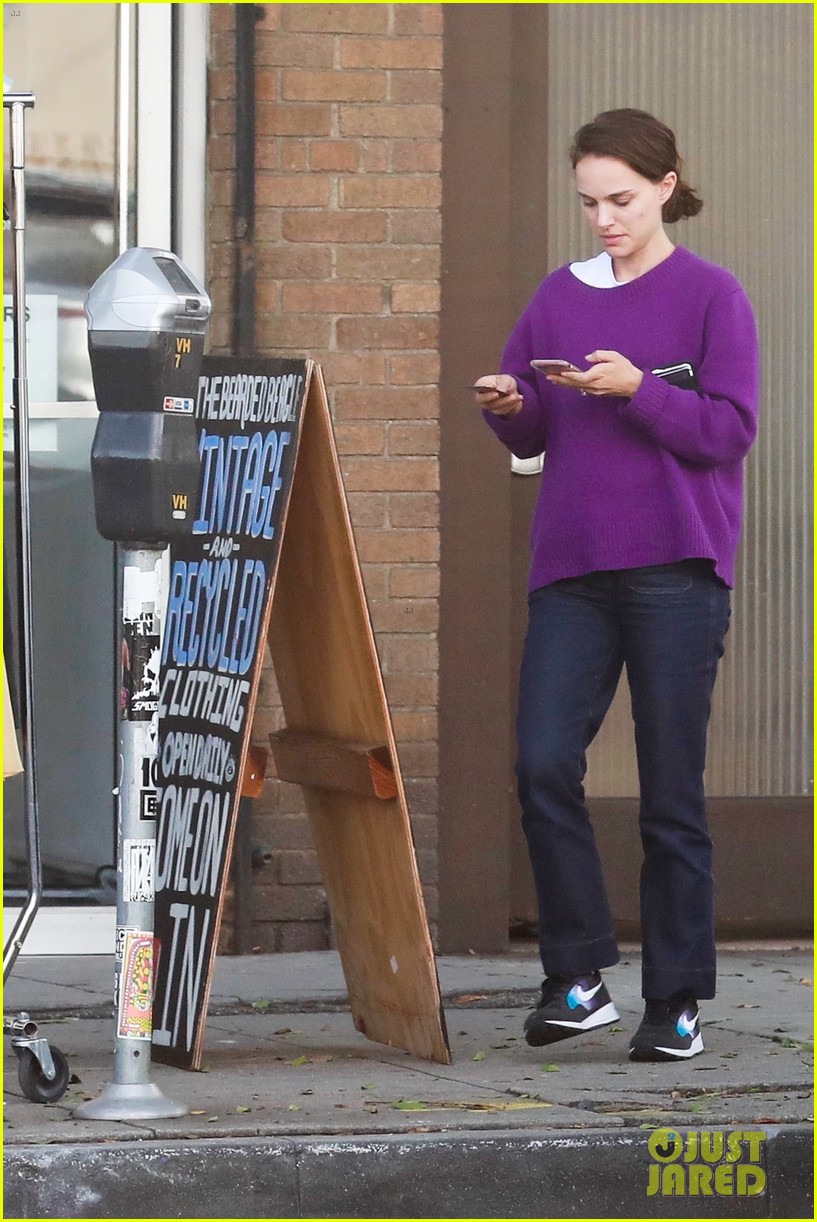 natalie portman goes pretty in purple for lunch 054259930