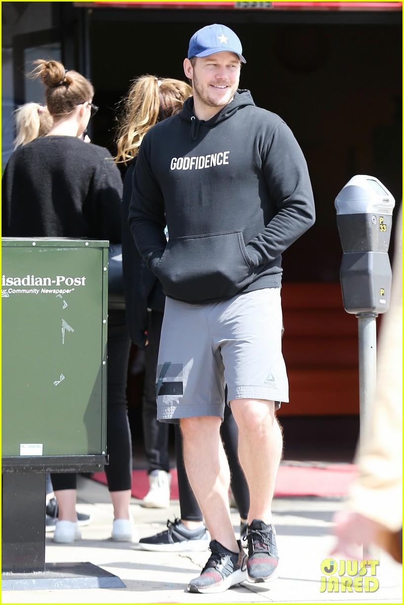 Chris Pratt & Fiancee Katherine Schwarzenegger Grab Lunch with Her