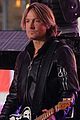 keith urban rocks out on stage in london 02
