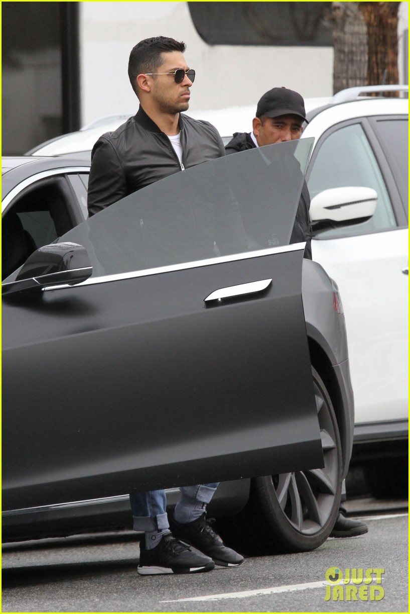 wilmer valderrama stops by joans on third for lunch 03
