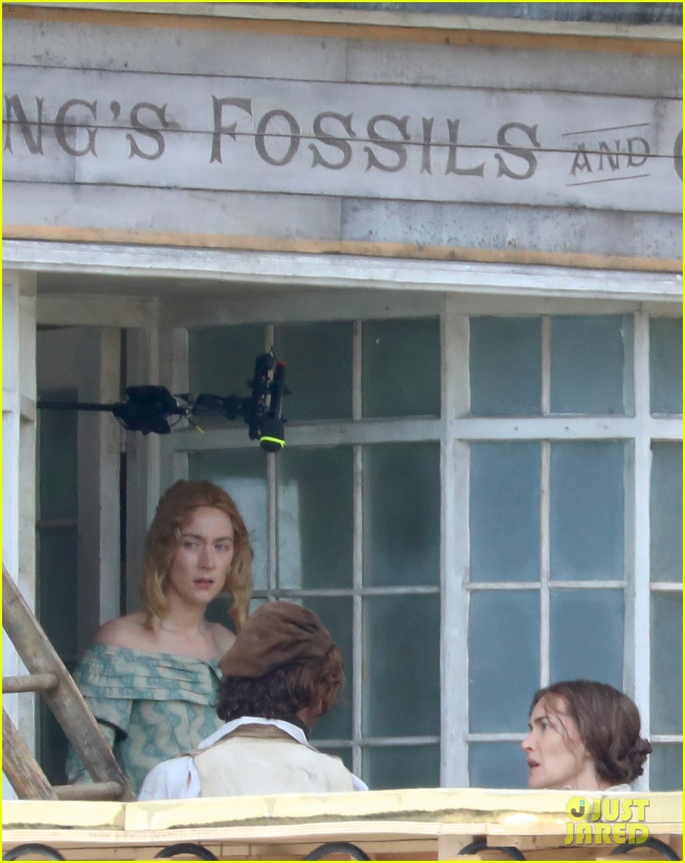 kate winslet saoirse ronan argue with window cleaner 044263203