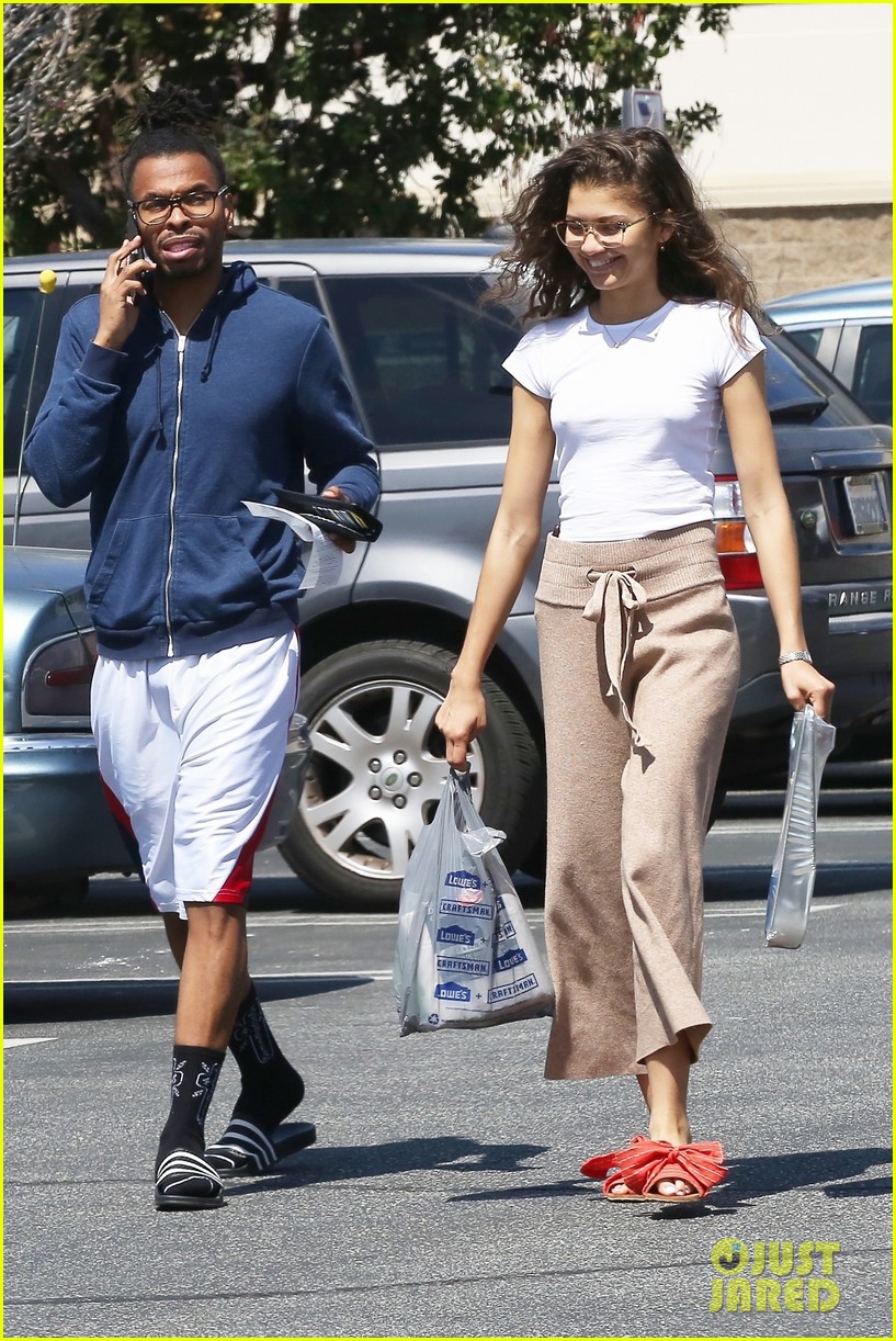 Zendaya Had a Lot to Say About This Paparazzi Moment! Photo 4263322