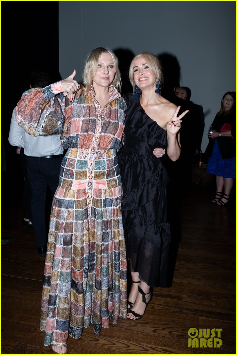 rose byrne supports refugees at ads up your shout gala 2019 054278302