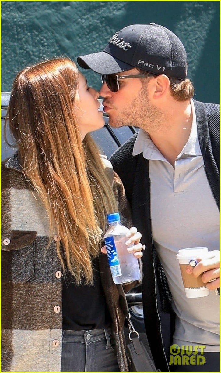 Chris Pratt & Katherine Schwarzenegger Share a Kiss in WeHo Photo