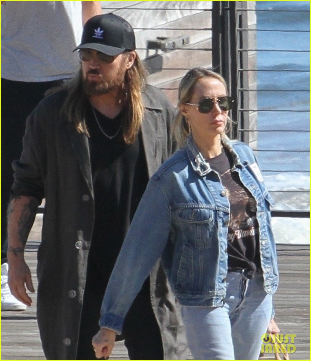 miley cyrus liam hemsworth lunch with family 044269495