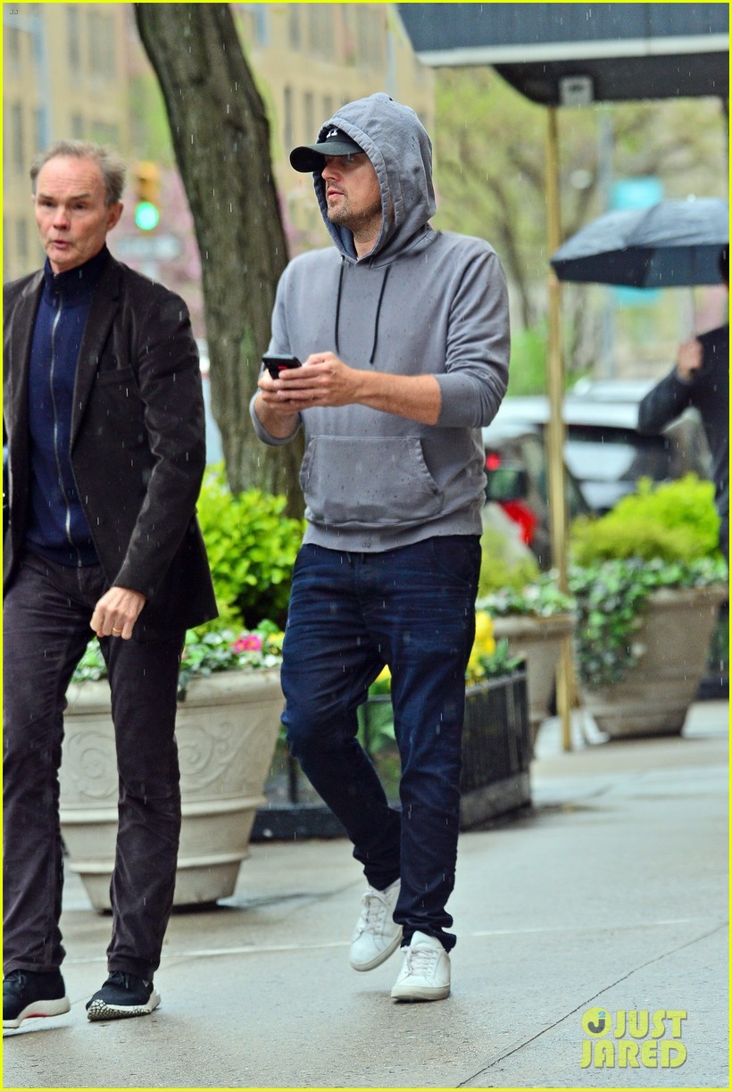 leonardo dicaprio steps out for a stroll in the big apple 04