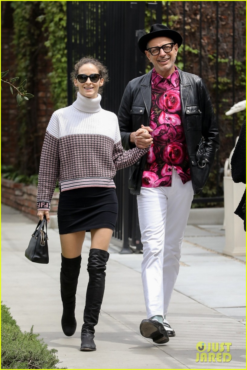 jeff goldblum wife emilie hold hands heading to lunch 05