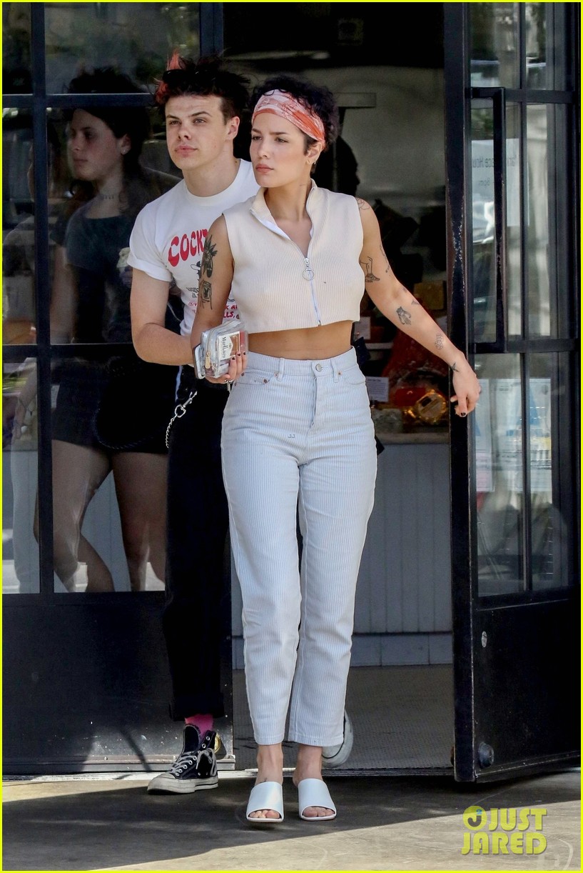 halsey boyfriend yungblud step out for lunch in la 034276921