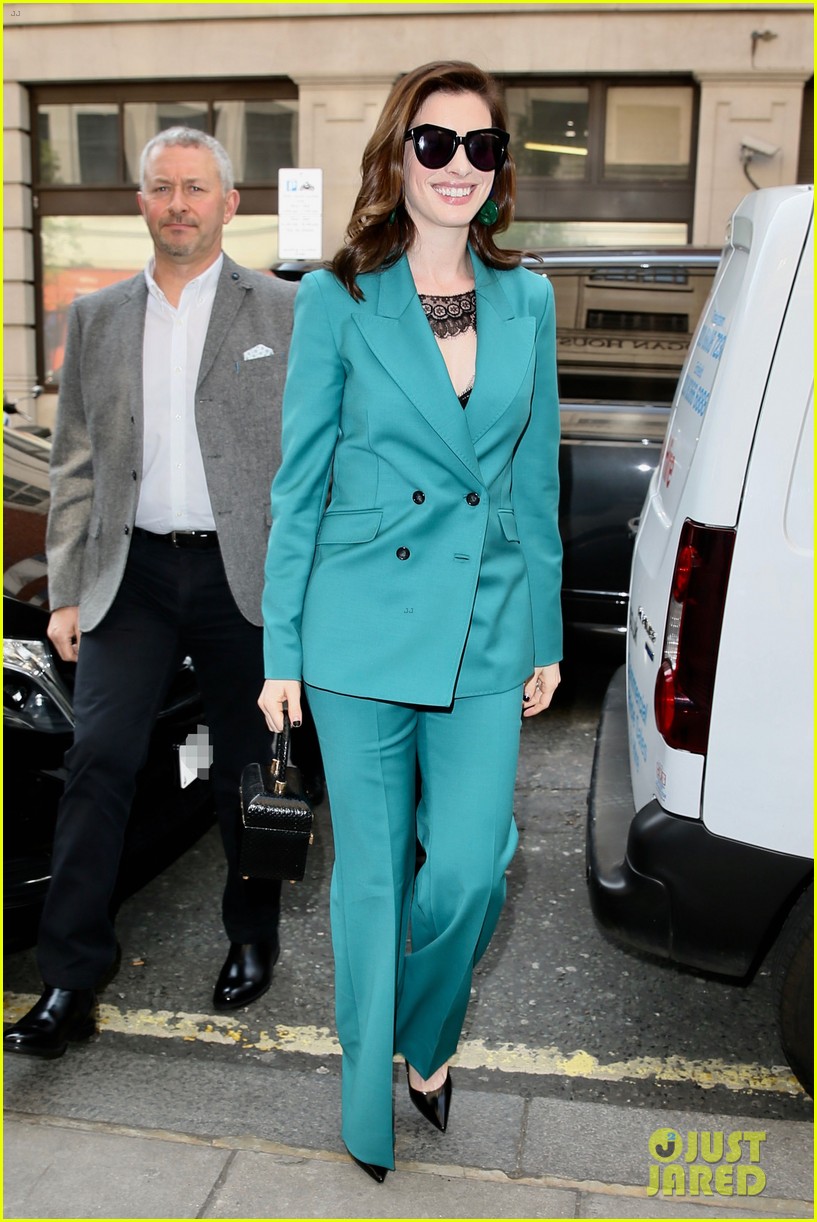 anne hathaway puts fun spin on traditional suit look 144274492