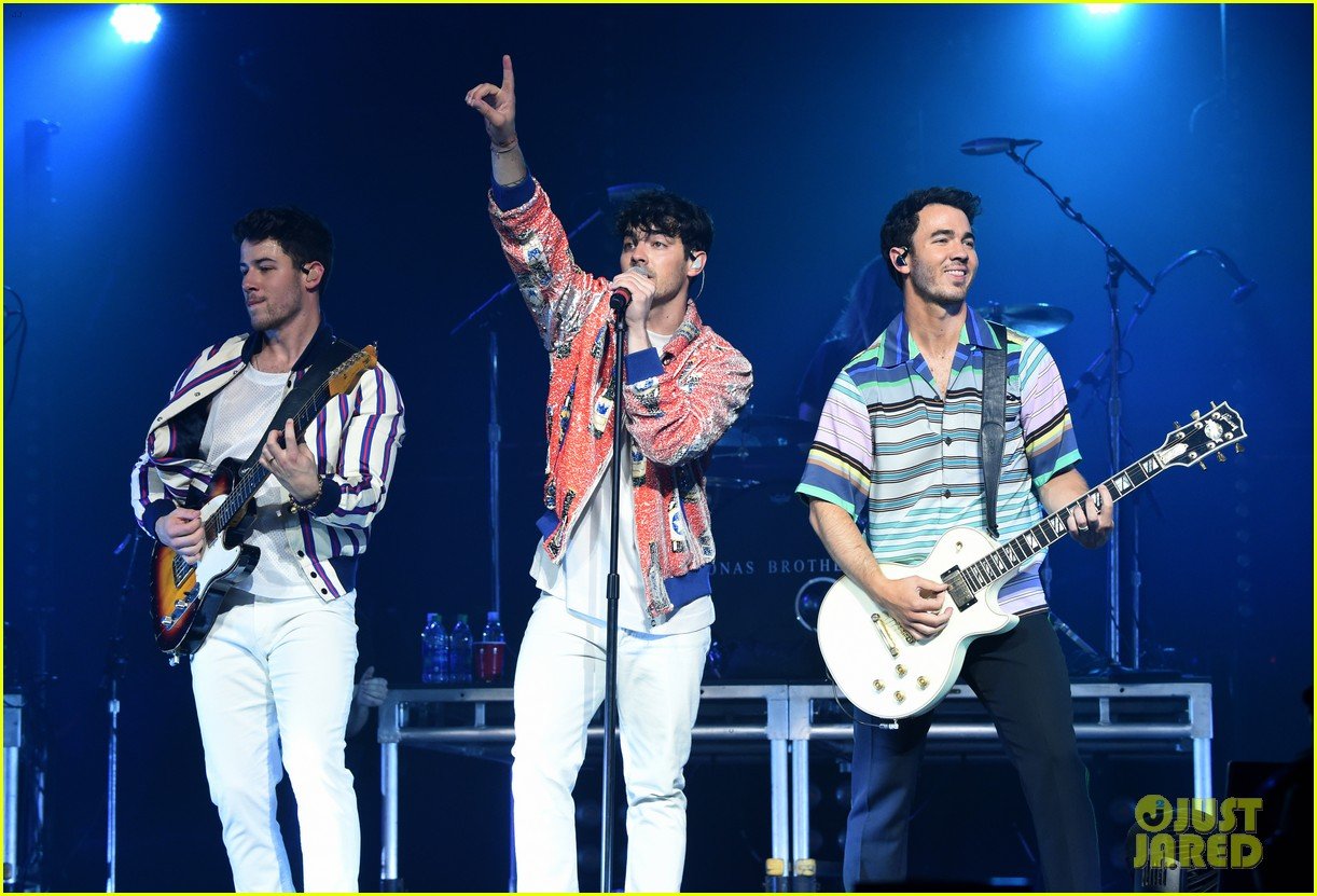 jonas brothers perform at march madness music series 014268618