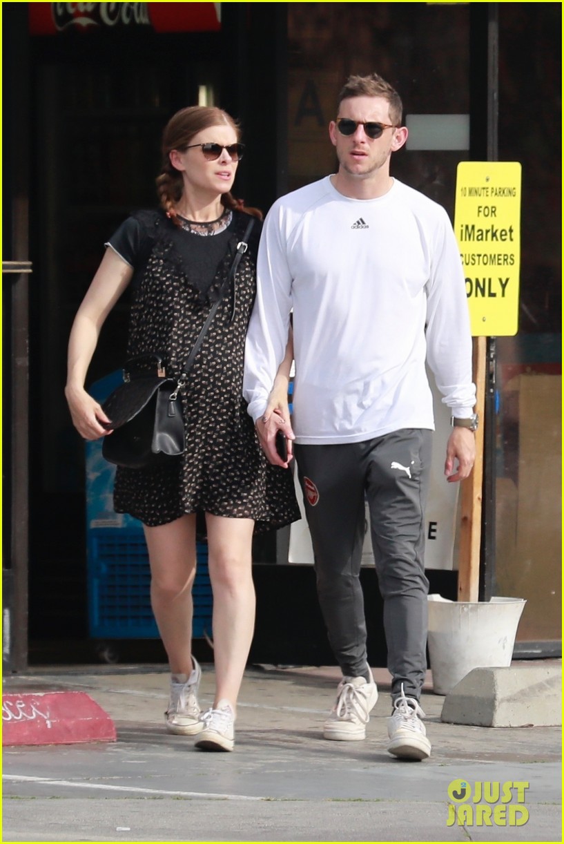 Jamie Bell Cuddles Wife Kate Mara's Baby Bump! Photo 4269866 Jamie(02)