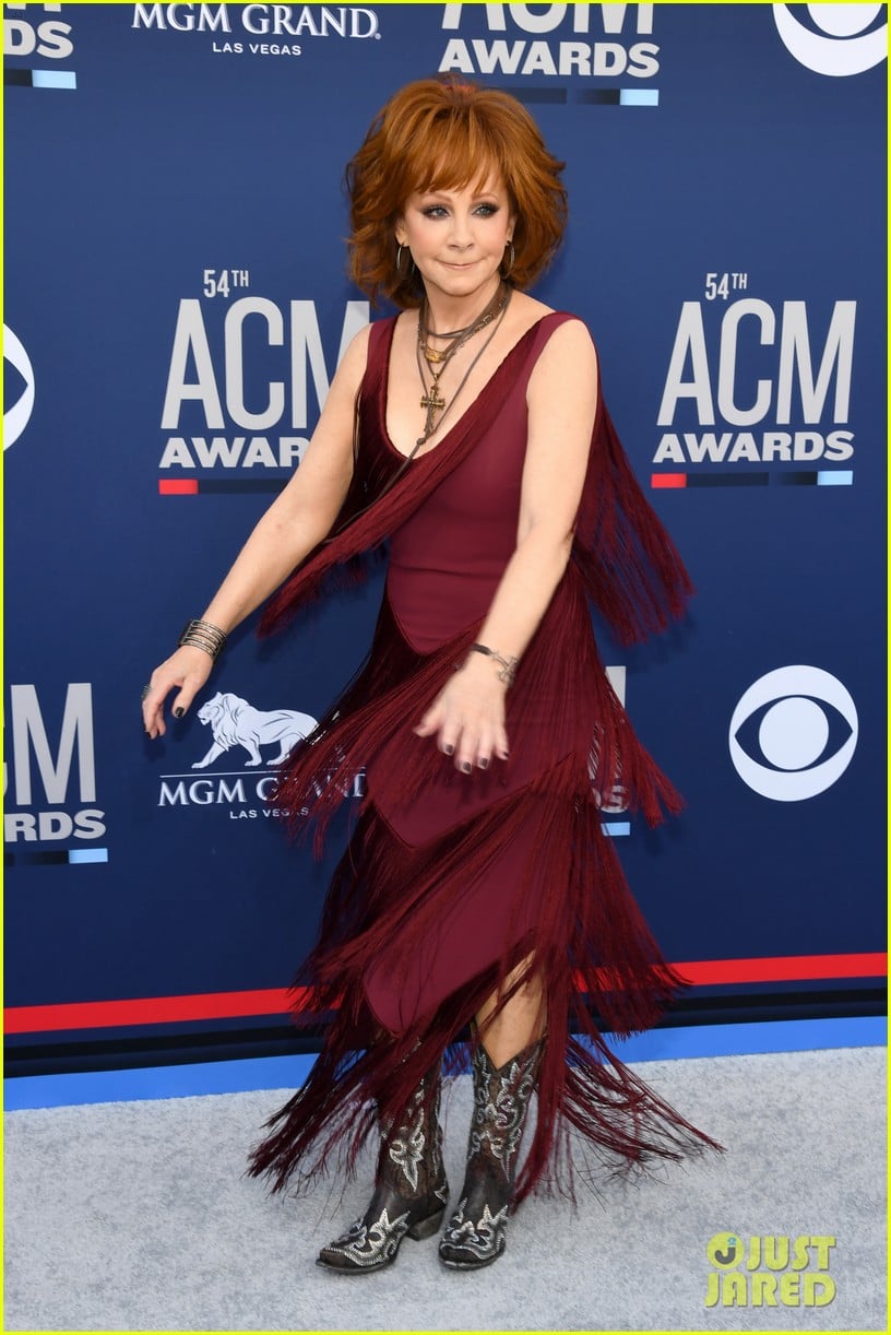 Reba McEntire's Boyfriend Joins Her at ACM Awards 2019! Photo 4268829(02)