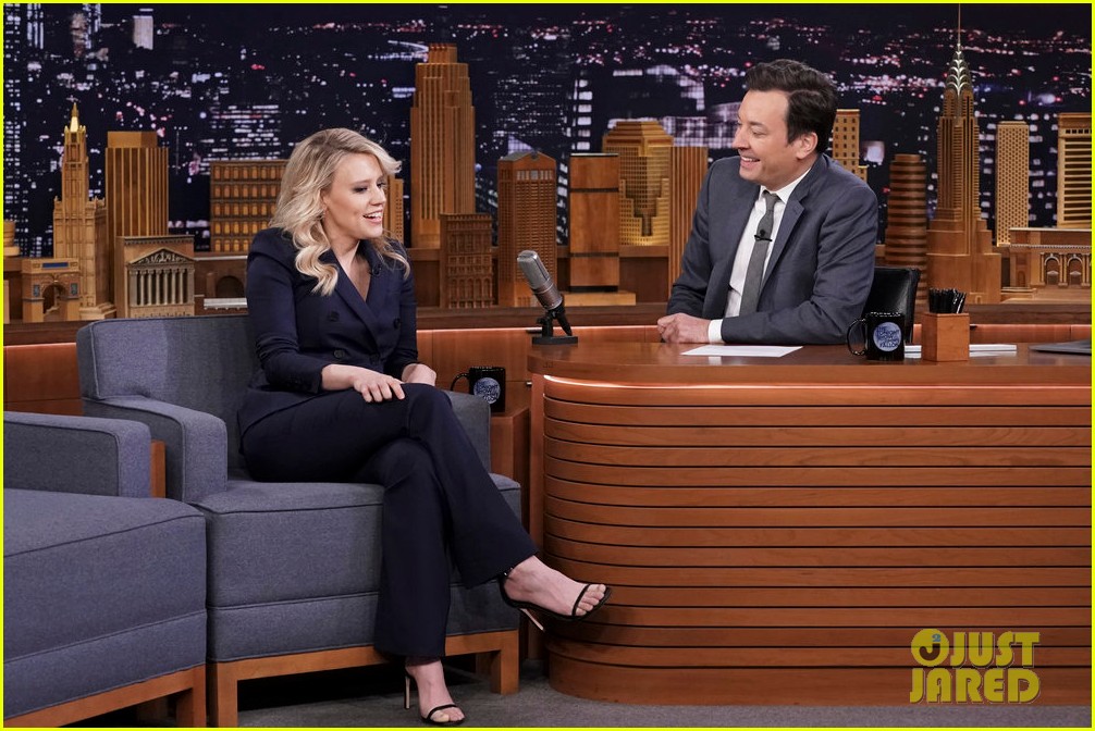 kate mckinnon plays hilarious round of hold my gaze with jimmy fallon 014279768