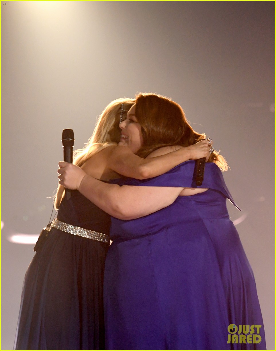 Chrissy Metz Gives First Live TV Performance at ACM Awards 2019 with(01)