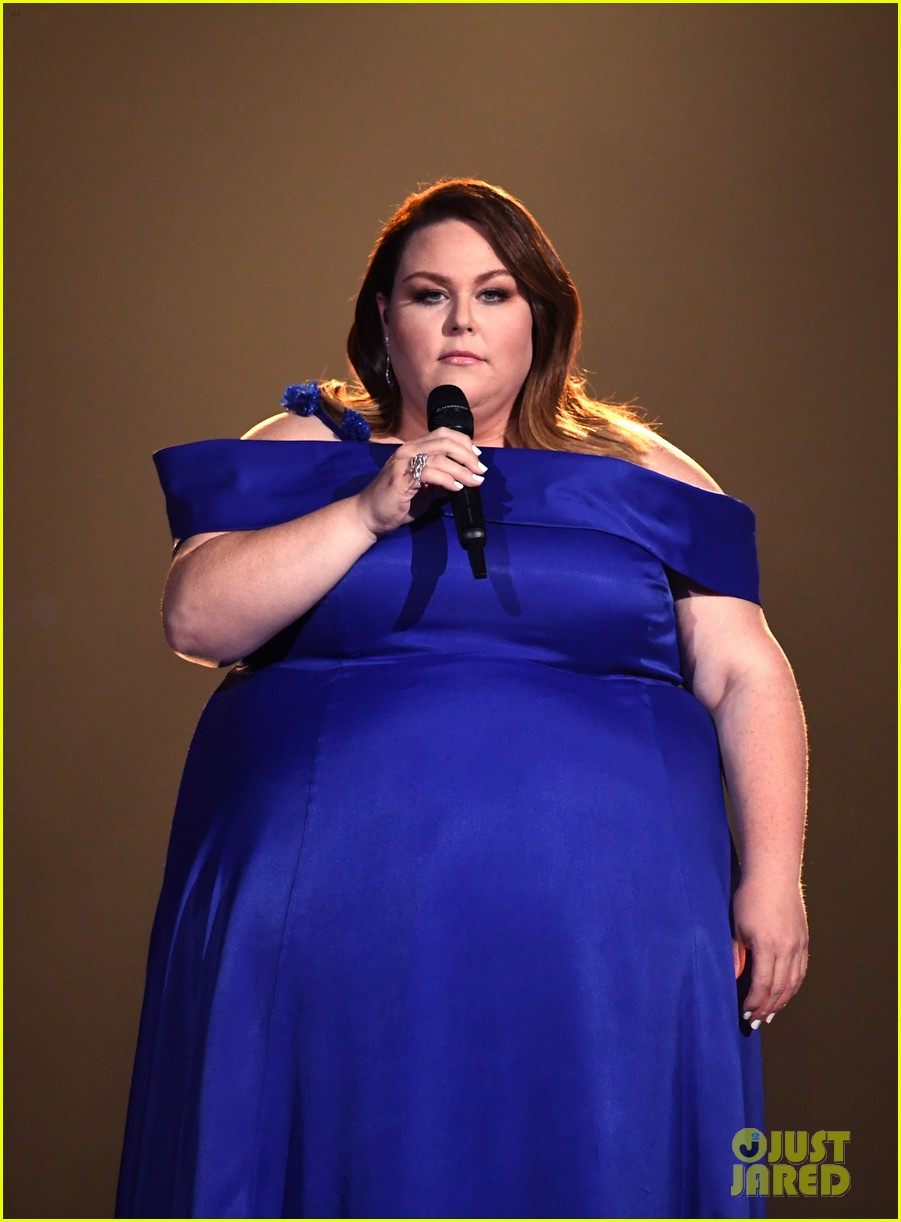 Chrissy Metz Gives First Live TV Performance at ACM Awards 2019 with