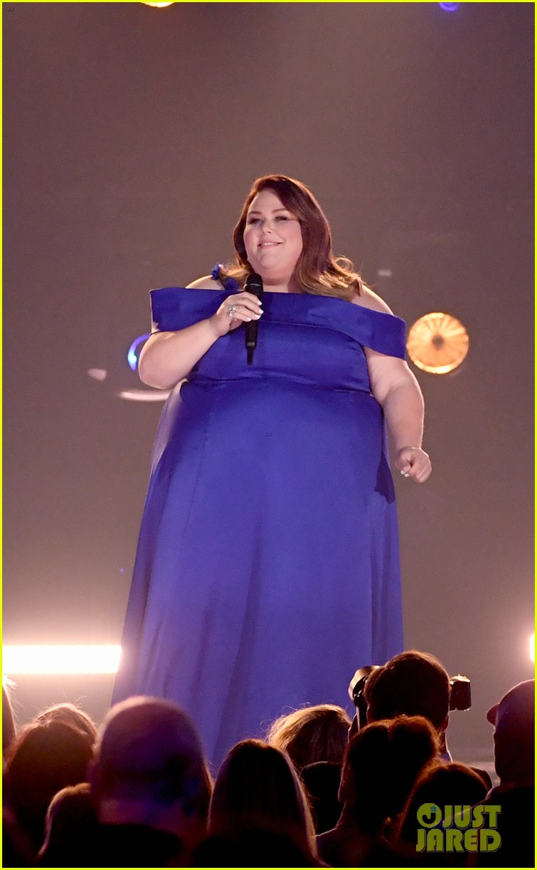 Chrissy Metz Gives First Live TV Performance at ACM Awards 2019 with