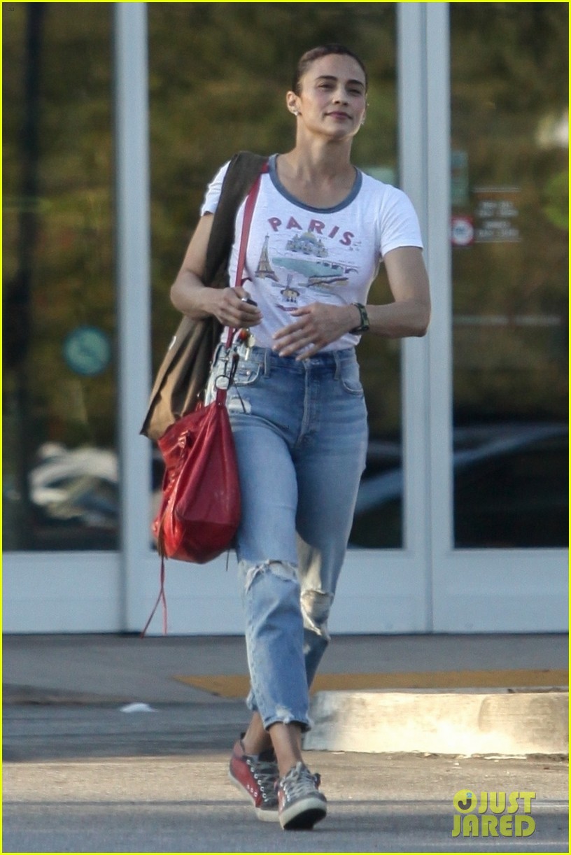paula patton steps out to do some shopping 034266489