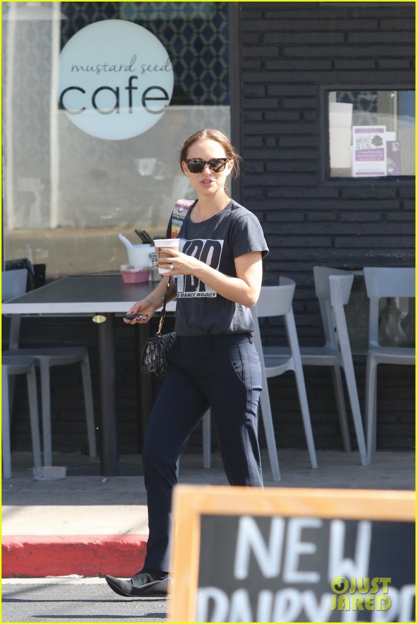 natalie portman steps out for coffee after attending avengers endgame 01