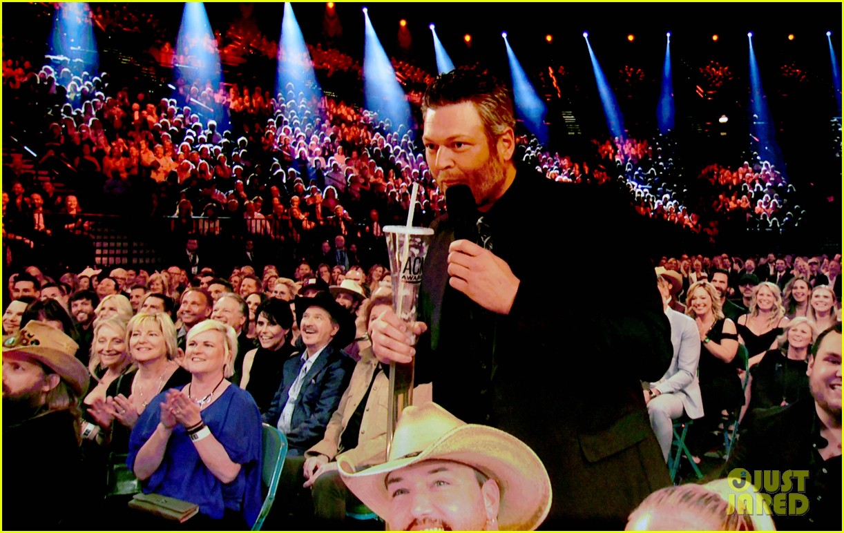 Gwen Stefani Joins Blake Shelton at ACM Awards 2019! Photo 4269022