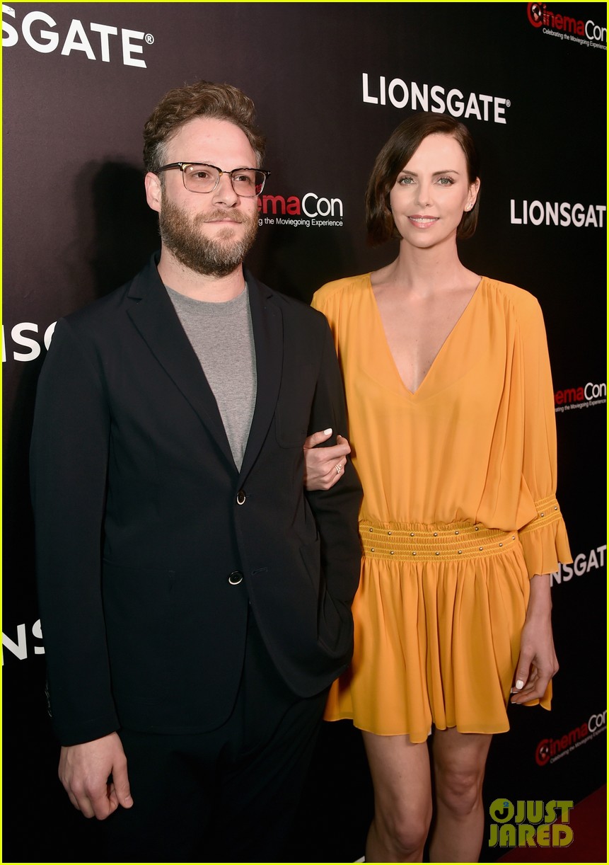 charlize theron seth rogen halle berry cinemacon 024267474