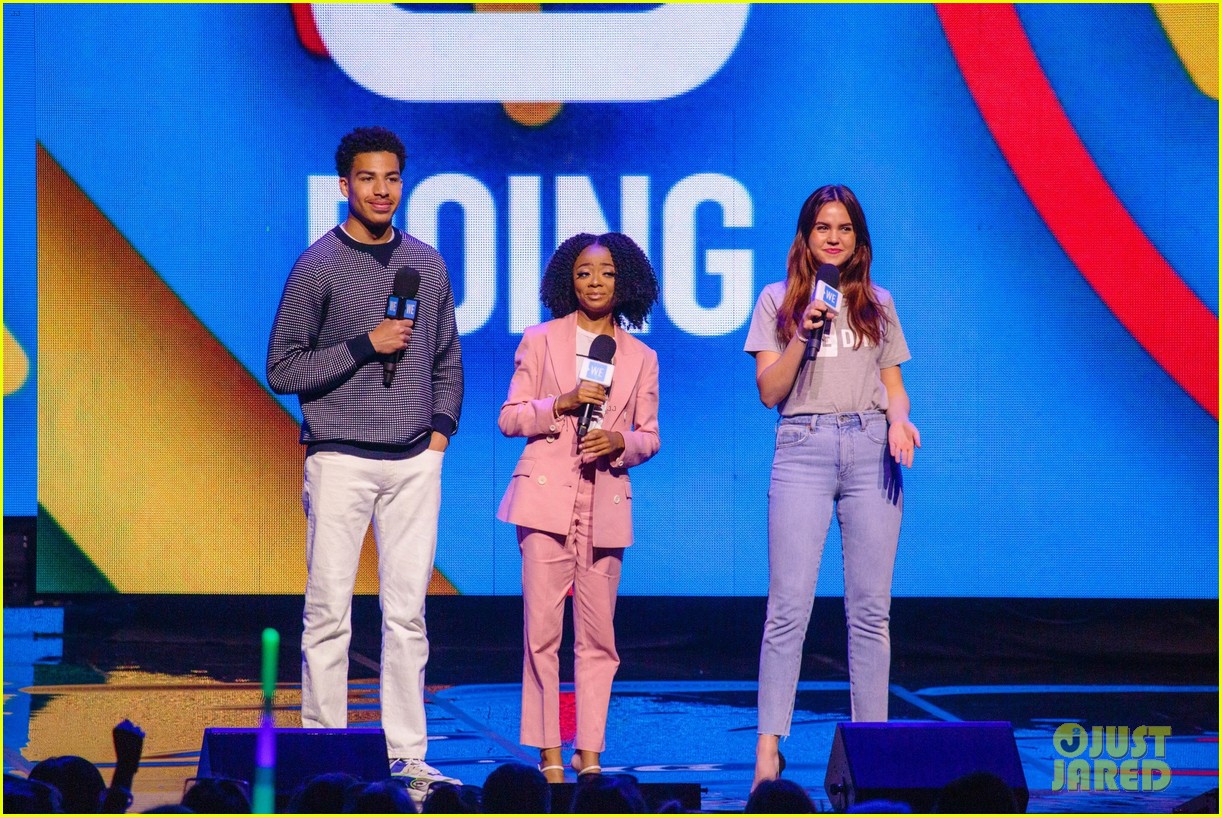 ariel winter olivia holt and more stars take the we day stage 014275258