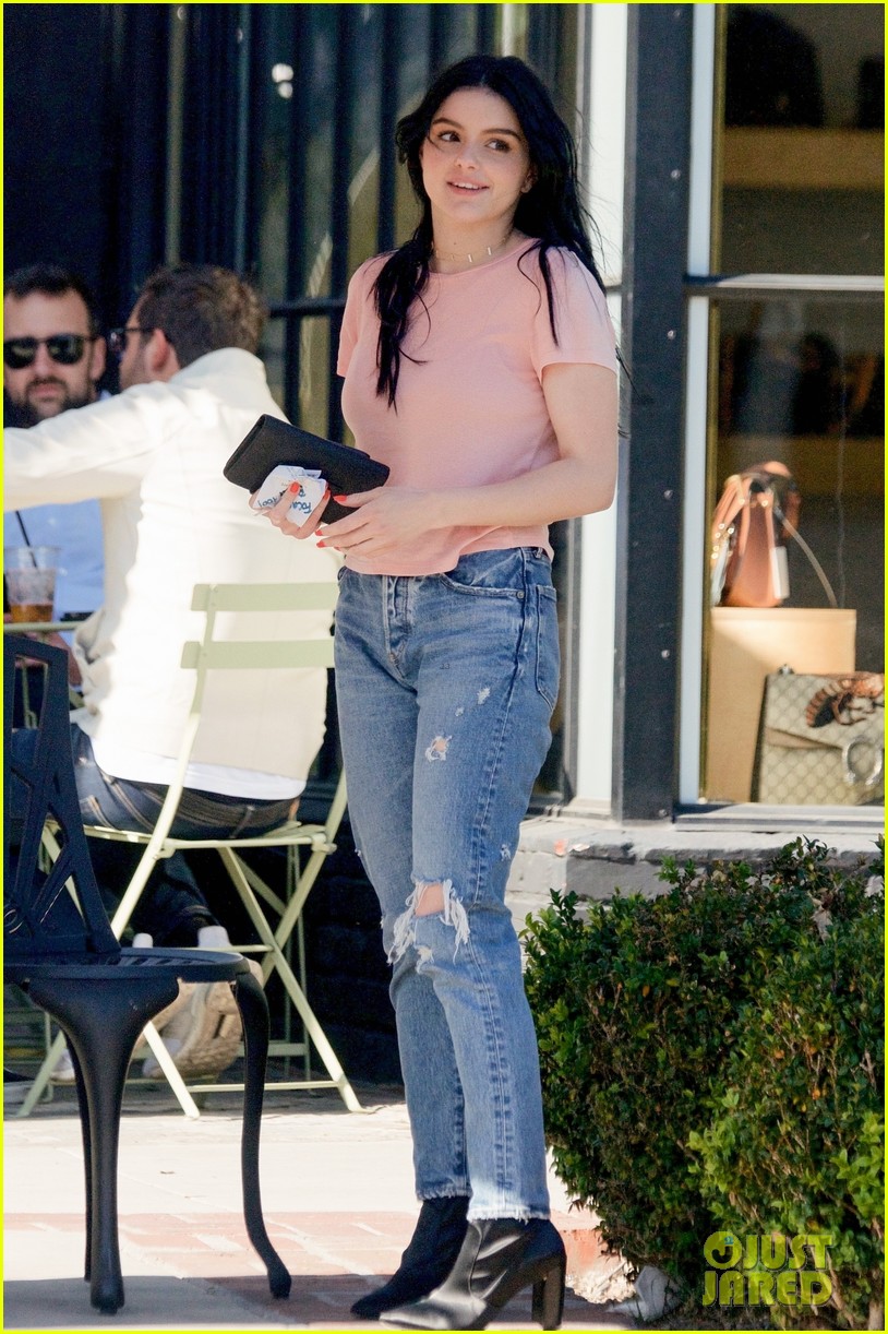 Ariel Winter Shares Emotional Post About Her Sick Cousin Photo 4270347