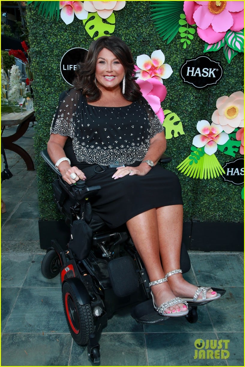 Abby Lee Miller Celebrates at 'Dance Moms' Party in Wheelchair Amid(02)