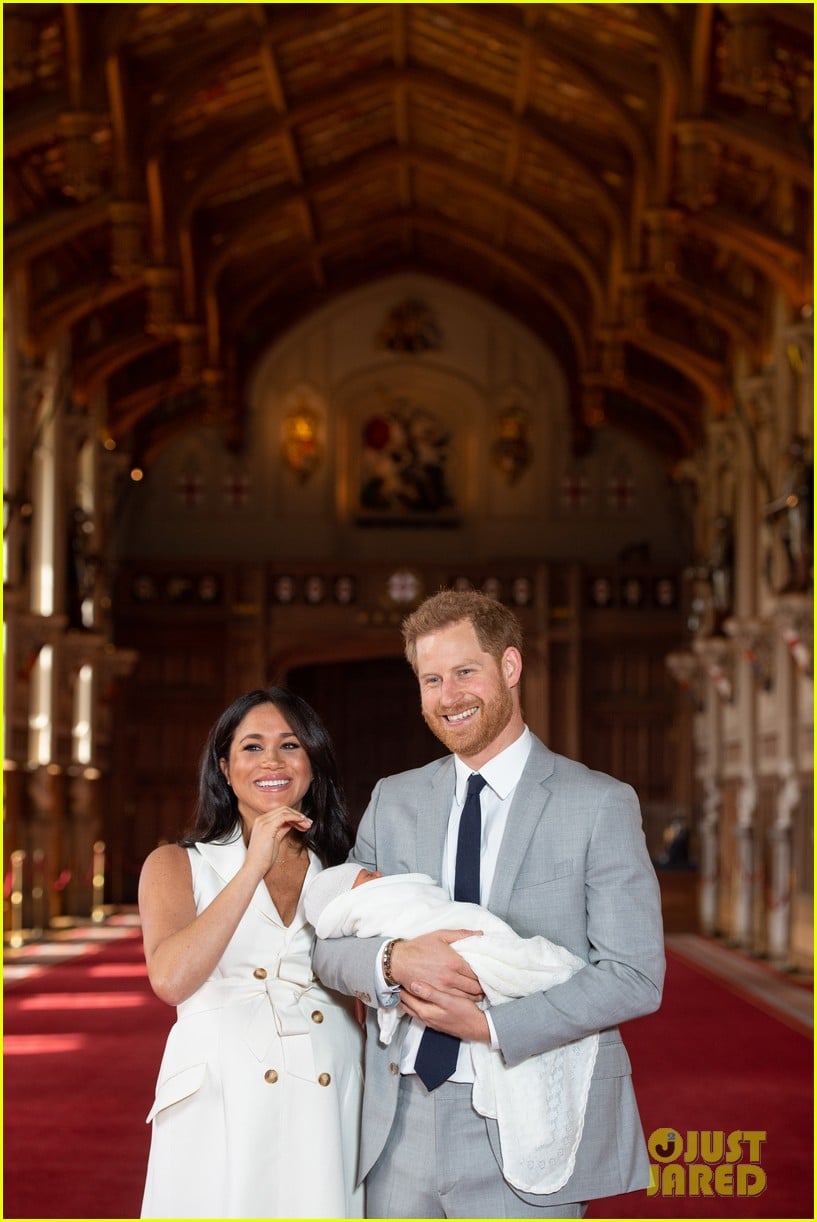Meghan Markle & Prince Harry Debut Royal Baby First Photos! Photo(02)