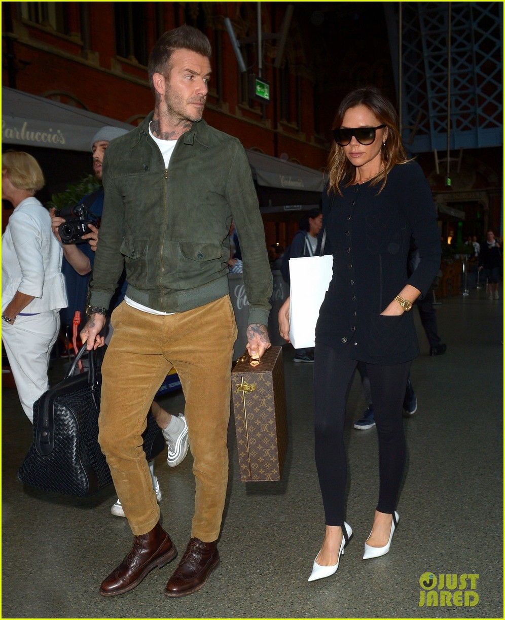 David & Victoria Beckham Travel from Paris to London By Train: Photo ...