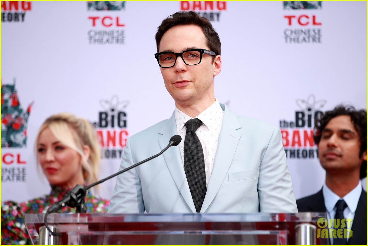 big bang theory cast gets honored with handprint ceremony 024280405
