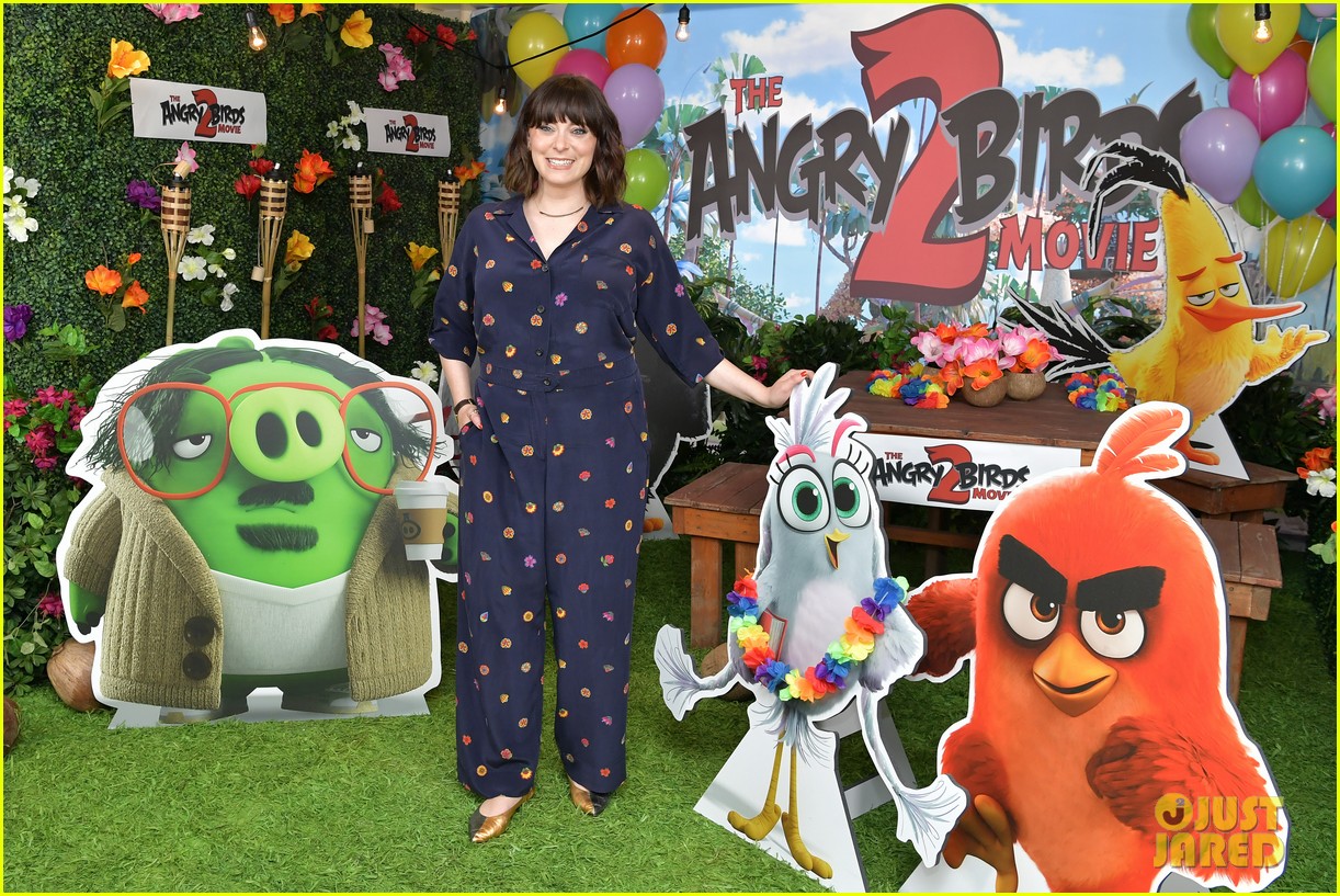 sterling k brown rachel bloom jason sudeikis step out angry birds 2 photo call 134296965