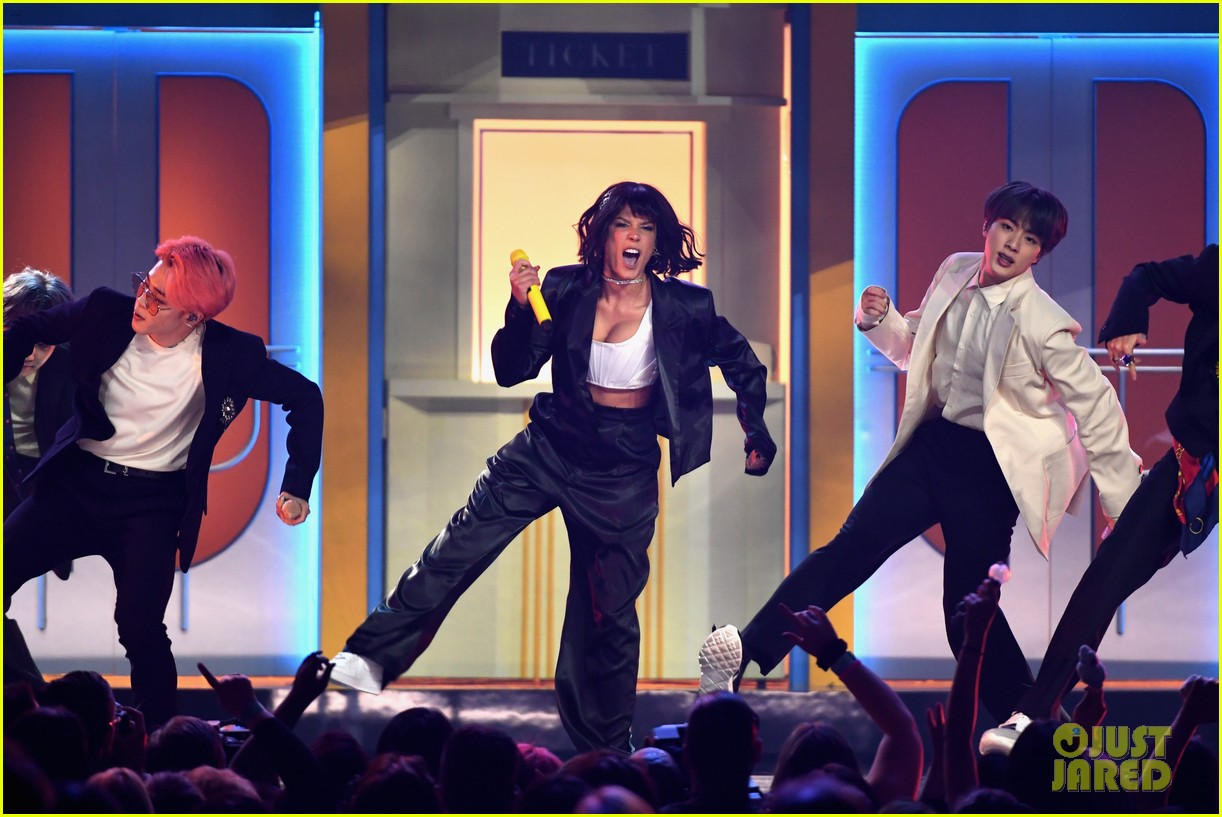 BTS & Halsey Perform 'Boy With Luv' at Billboard Music Awards 2019